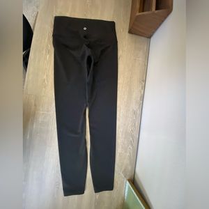 Lululemon wunder leggings .size 6